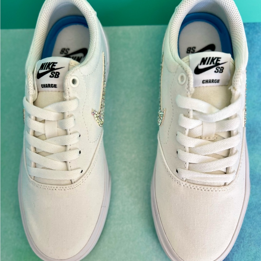 Nike WMS SB Charge Canvas Triple Sneakers with Genuine Swavorski Crystals SZ 6.5 - Picture 3 of 7